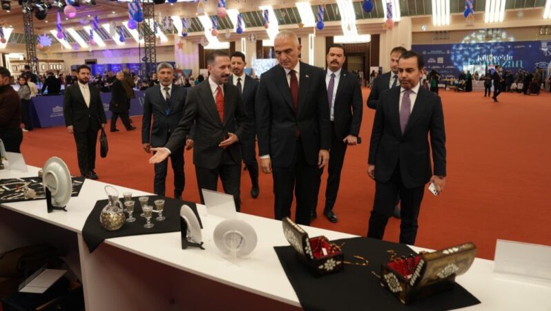 Külliye’de Ramazan’a yoğun ilgi: Bakan Ersoy atölyeleri inceledi