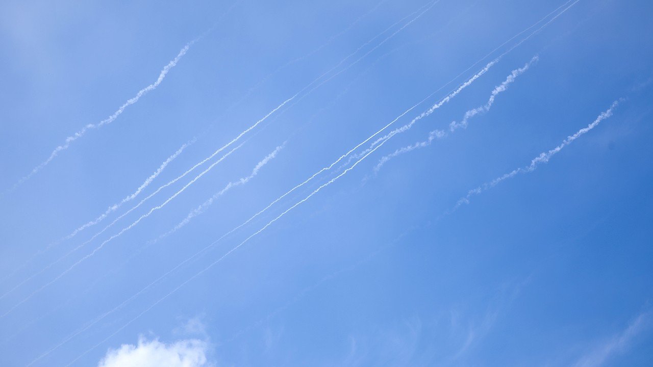 İran Katar’da ABD’ye ait erken uyarı radarını vurdu