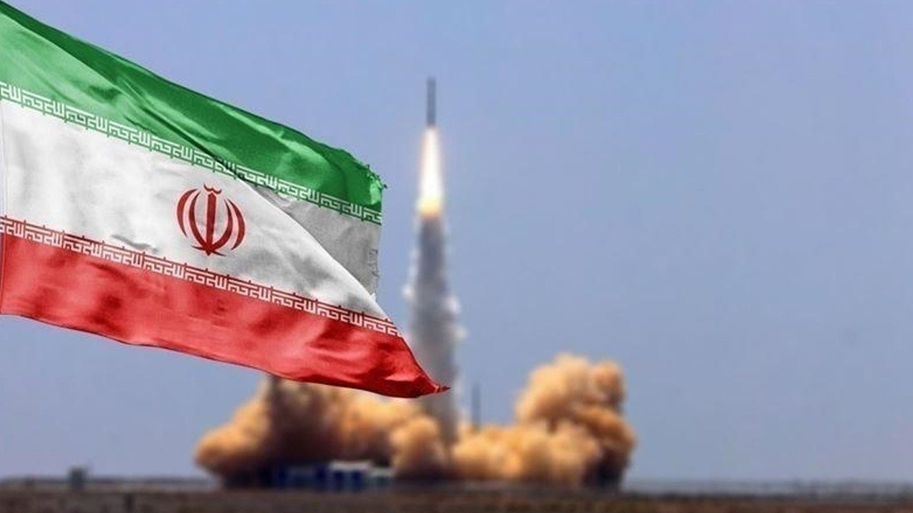 İran, Suudi Arabistan’da bazı noktaları hedef aldı